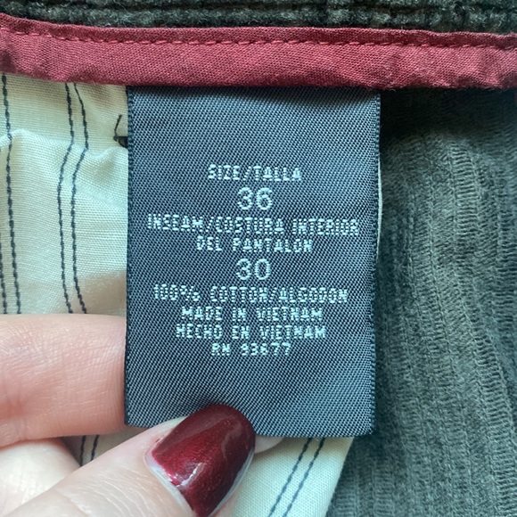 ￼St. John’s Bay 36X30 Pleated Corduroy Pants Dark Green/Brown - Picture 5 of 5